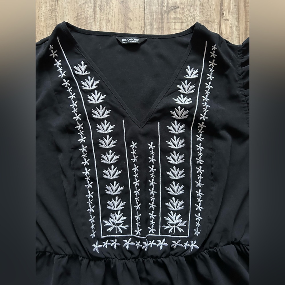 BloomChic Black Dress with White Embroidery boho bohemian summer flowy flutter - Picture 7 of 9